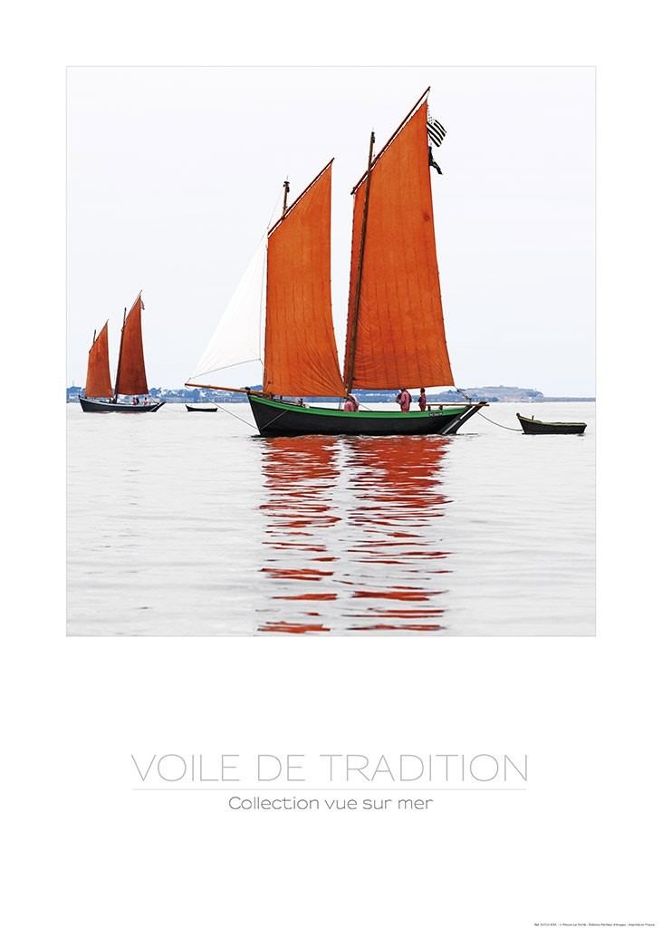 Philip Plisson, Vieux gréements - Bretagne (Segelschiffe, Spiegelung, maritim, Wasser, rote Segel, Segelsport, Meeresbrise, Meer, Treppenhaus, Badezimmer, Wohnzimmer, Photokunst, Fotokunst, bunt)