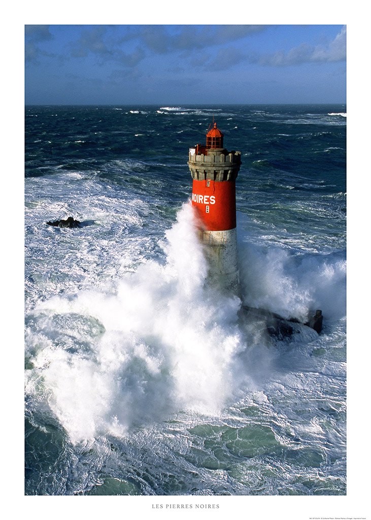 Guillaume Plisson, Phare des Pierres Noires (Leuchtturm, Meer, Seegang, Wellen, Gischt, Wasserkraft, Frankreich, Bretagne, Atlantik, Meeresbrise, Treppenhaus, Badezimmer, Wohnzimmer, Fotokunst, bunt)