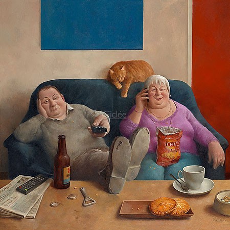 Marius van Dokkum, Diet on hold (Malerei, Karikatur, altes Ehepaar, Abendprogramm, Fernsehen, Langeweile, Katze, Völlerei, Couch-Potato, lustig, komisch, Treppenhaus, Wohnzimmer, bunt)
