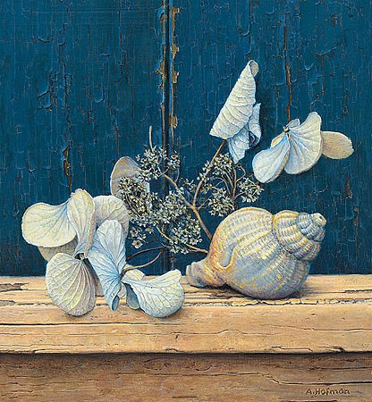 Aad Hofman, Hydrangea and Shell (Malerei, Stillleben, Seeschnecke, Meeresschnecke, Blüten, Hortensie, morsches Holz, Nostalgie, Badezimmer, Schlafzimmer, bunt)