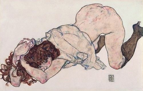 Egon Schiele, Kniendes Mädchen - auf beide Ellbogen gestützt. 1917 (Expressionismus, Mädchen, knieendes Mädchen, Aktmalerei, entblößt, Akt, Frau, Hintern, schwarze Strümpfe, Sexualität, Erotik, lasziv, Wunschgröße, Malerei, Wohnzimmer, bunt)