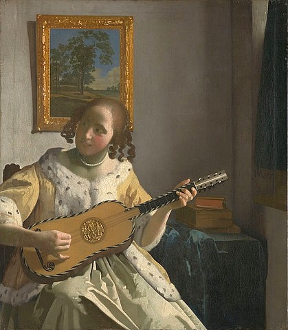 Jan Vermeer van Delft, Die Gitarrenspielerin. 1672. (Genre,London,Kenwood House,Goldenes Zeitalter,niederländisch,Barock,17. Jahrhundert,Öl auf Leinwand,1632-1675,Vermeer van Delft,Jan,jan vermeer,musik,mädchen,junge frau,porträt,gitarre spielen,musizieren,bild,genremalerei,musikinstrument,gemälde)