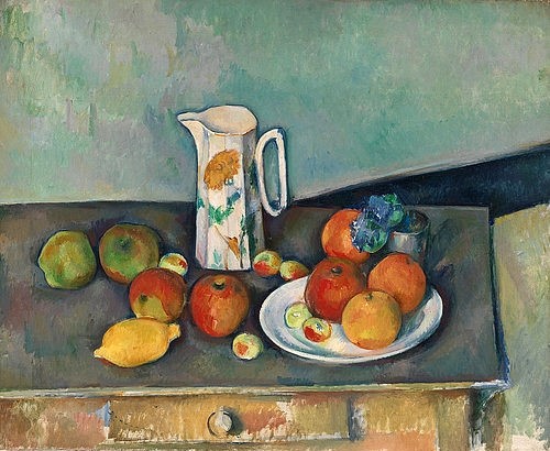 Paul Cézanne, Stillleben mit Milchkrug und Früchten auf einem Tisch. Um 1890 (Cézanne,Paul,1839-1906,Oslo,Nasjonalgalleriet,Öl auf Leinwand,19. Jahrhundert,Stillleben,Post-Impressionismus,Obst,Paul Cezanne,Porzellankrug,Krug,Milchkrug Tisch,Veilchenstrauß Tisch Tischschublade Zitrone Apfel Äpfel Obst Teller)