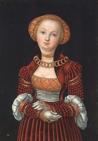 LUCAS CRANACH Der Ältere, Frauenportrait. Um 1525 (Portrait, Dame, Mieder, Stickerei, Schmuck, Halskette Ringe, Adel, Prunkgewand, Klassiker, Renaissance, Wunschgröße, Wohnzimmer)