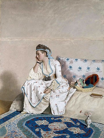 Jean-Étienne Liotard, Portrait von Marie Fargues, Ehefrau des Künstlers, in einem türkischen Kostüm. 1756-58 (Klassizismus, Portrait, Kostüm, junge Frau, Diwan, Teppich,  Spiegel, Korb, Buch, orientalisch, Künstlergattin, Wunschgröße, Wohnzimmer, Klassiker)