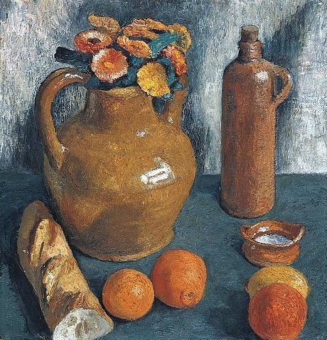 Paula Modersohn-Becker, Stillleben mit Krug und Flasche. Um 1903. (Modersohn-Becker,Paula,1876-1907,20. Jahrhundert,Kunsthalle Bremen,Künstlerkolonie Worpswede,Tempera auf Pappe,früchte,orange,brot,baguette,blumen,tonkrug)