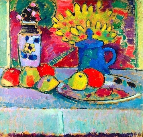 Alexej von Jawlensky, Stillleben mit Blumen und Früchten. Um 1910 (Öl auf Pappe,Berlin,Staatliche Museen zu Berlin,Nationalgalerie,Obst,Stillleben,Blumen,Expressionismus,20. Jahrhundert,Jawlensky,Alexej von,1864-1941,Jawlensky, Alexej von,Blauer Reiter,Apfel,Äpfel,Kanne,Kaffeekanne,Teller,Tisch,Vase,Blumenvase,Blumenstra)