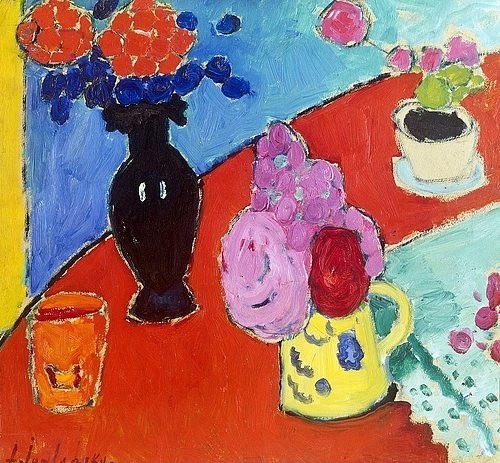 Alexej von Jawlensky, Stilleben mit Vase und Krug. 1909 (Öl auf Pappe,Köln,Museum Ludwig,Stillleben,Blumen,Expressionismus,Der Blaue Reiter,20. Jahrhundert,Jawlensky,Alexej von,1864-1941,Jawlensky, Alexej von,Blauer Reiter,Tisch,Tischdecke,Vase,Blumenvase,Blumen,Blumenstrauß,Blumesträuße,Krug,rot,Blick von oben)