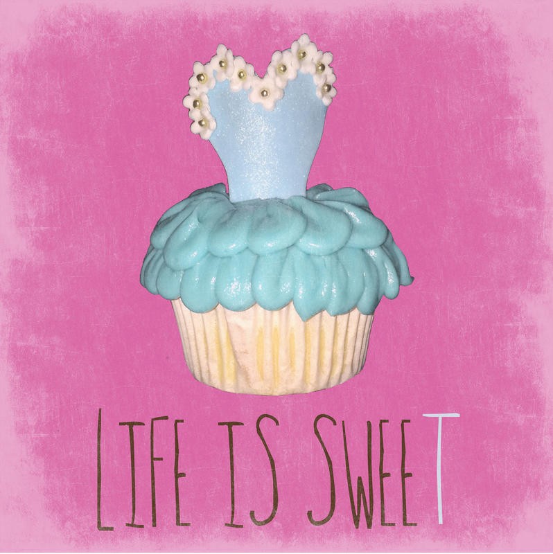 Sheldon Lewis, SWEET CUPCAKE I (Gebäck, Cupcake, Süßigkeit, Inspiration, Kalligrafie, Mädchenzimmer, Kinderzimmer, Küche, Bäckerei, Wunschgröße, Grafik, rosa/hellblau)