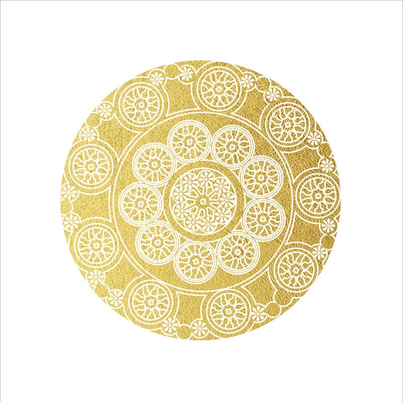 Victoria Brown, DOILIES I (Muster, Schnörkel,  Vintage, Grafik, Kreise, dekorativ, Schlafzimmer,Treppenhaus,  Wunschgröße, gold/weiß)