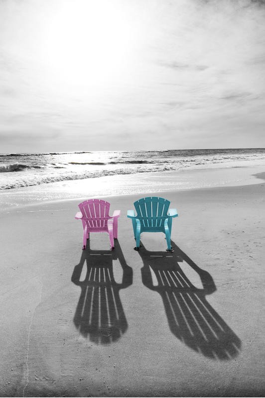 Suzanne Foschino, PASTELS IV (Meer, Strand, Wellen, Klappstühle, Urlaub, Stille, maritim, Meeresbrise, Wohnzimmer, Treppenhaus, Arztpraxis, Fotokunst, Colourspot, Wunschgröße, schwarz/weiß/pink/blau)