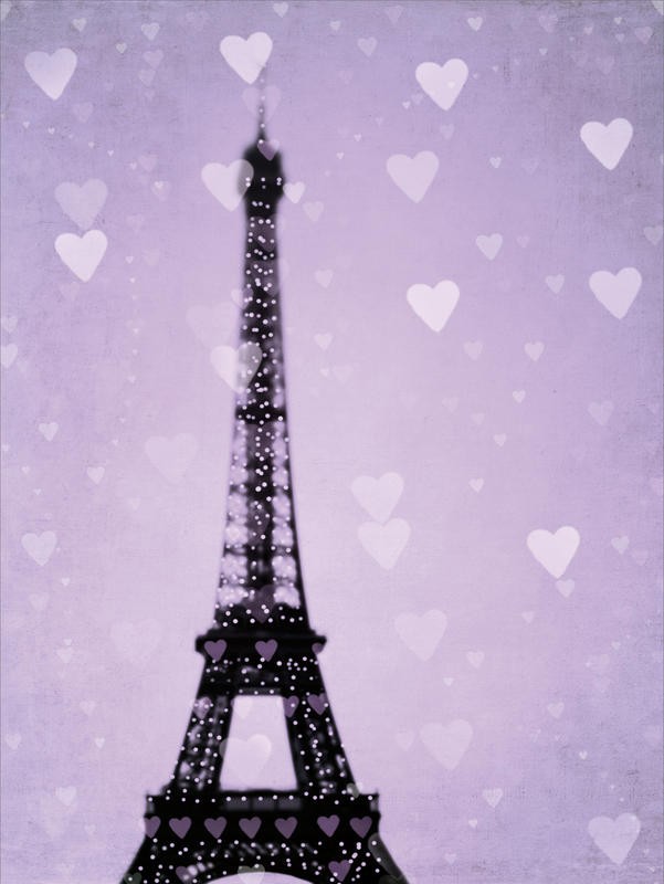Tracey Telik, LAVENDER HEARTS OVER PARIS I (Paris, Eiffelturm, lila Himmel, Herzen, Wahrzeichen, Architektur, Wunschgröße, Wohnzimmer, Fotokunst,)