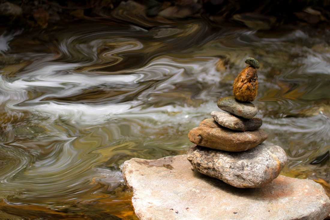 Conny Krakowski, In der Ruhe liegt die Kraft (Steine, Zen, Steinmännchen,neues Leben, Planze, Fluss, Wasser, Natur, Kraft, Urwüchsigkeit, Ruhe, Stille, ´´Fotografie,)