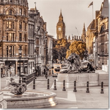 Assaf Frank, London in Gold (Trafalgar Square, Big Ben, Löwe, Skulptur, Nelsonsäule,  London,  Wahrzeichen, Architektur, Fotokunst, Wohnzimmer, bunt)