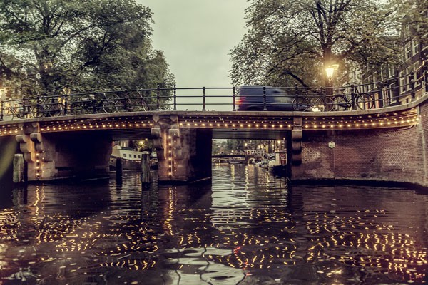 Vladimir Kostka, Amsterdam (Amsterdam, Städte, Gracht, Kanal, Brücke, Wunschgröße, Fotografie Wunschgröße, Wohnzimmer, Treppenhaus, bunt)