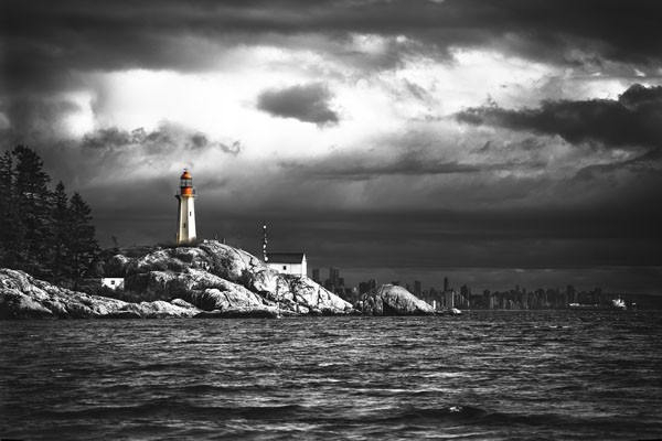 Vladimir Kostka, LIGHTHOUSE (Leuchtturm, Küste, Felsenküste, Meeresbrise, Meer, Wolken, Fotokunst, Wunschgröße, Wohnzimmer, Treppenhaus, schwarz/weiß)