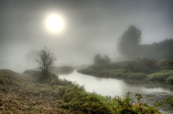 Vladimir Kostka, MISTY CREEK (Landschaft, Nebel, Dunst, diffus, Fluß, mystisch, Fotokunst, Wunschgröße, Wohnzimmer, Treppenhaus, bunt)