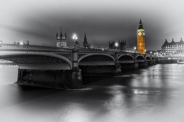 Vladimir Kostka, LONDON TOWER AND BRIDGE (Brücke, Themse, London, Städte, Big Ben, Colorspot, Fotokunst, Wunschgröße, Wohnzimmer, Treppenhaus, ocker/schwarz/weiß)