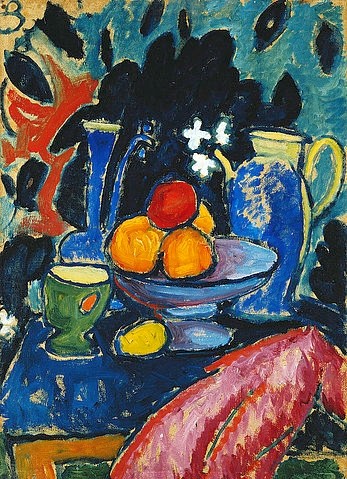 Alexej von Jawlensky, Stilleben mit Kanne und Obstschale. 1913 (Stillleben,20. Jahrhundert,Öl/Karton,Christie's Images Ltd,1864-1941,Jawlensky,Alexej von,Alexej von Jawlensky,blau,Farben,Ei,Eierbecher,Obstschale,Krug,Tisch,Expressionismus,Obst)