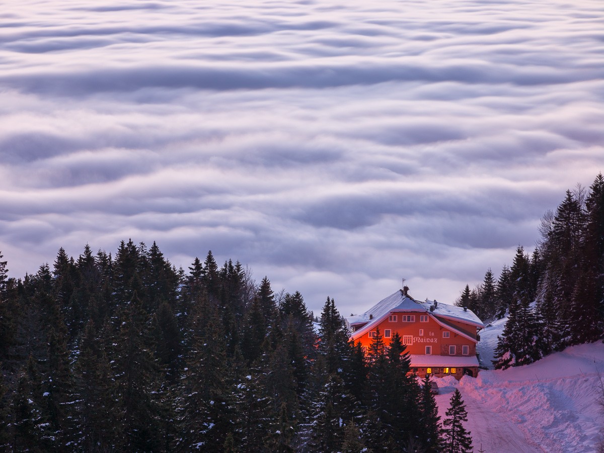 Konfiguration benutzen (Winterlandschaft, Schnee, bäume, Berghütte, über den Wolken, Wolkendecke, Gebirge, Alpen, Jahreszeit, Wunschgröße, Fotokunst, Wohnzimmer, Treppenhaus, grau/weiß)