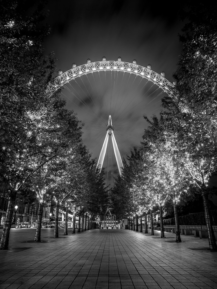 Konfiguration benutzen (Städte, Metropole, London, London eye, Riesenrad, Wahrzeichen, Allee, Straße, Nachtszene, Fotokunst, Wunschgröße, Wohnzimmer, schwarz/weiß)