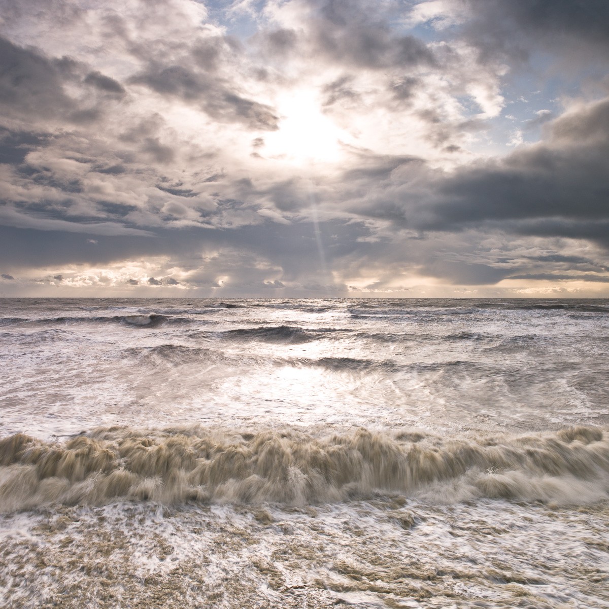 Konfiguration benutzen (Meer, Meeresbrise, Wellen, Horizont, Himmel, Gischt, Schaum, Fotokunst, Treppenhaus, Wohnzimmer,  Wunschgröße, grau/weiß)