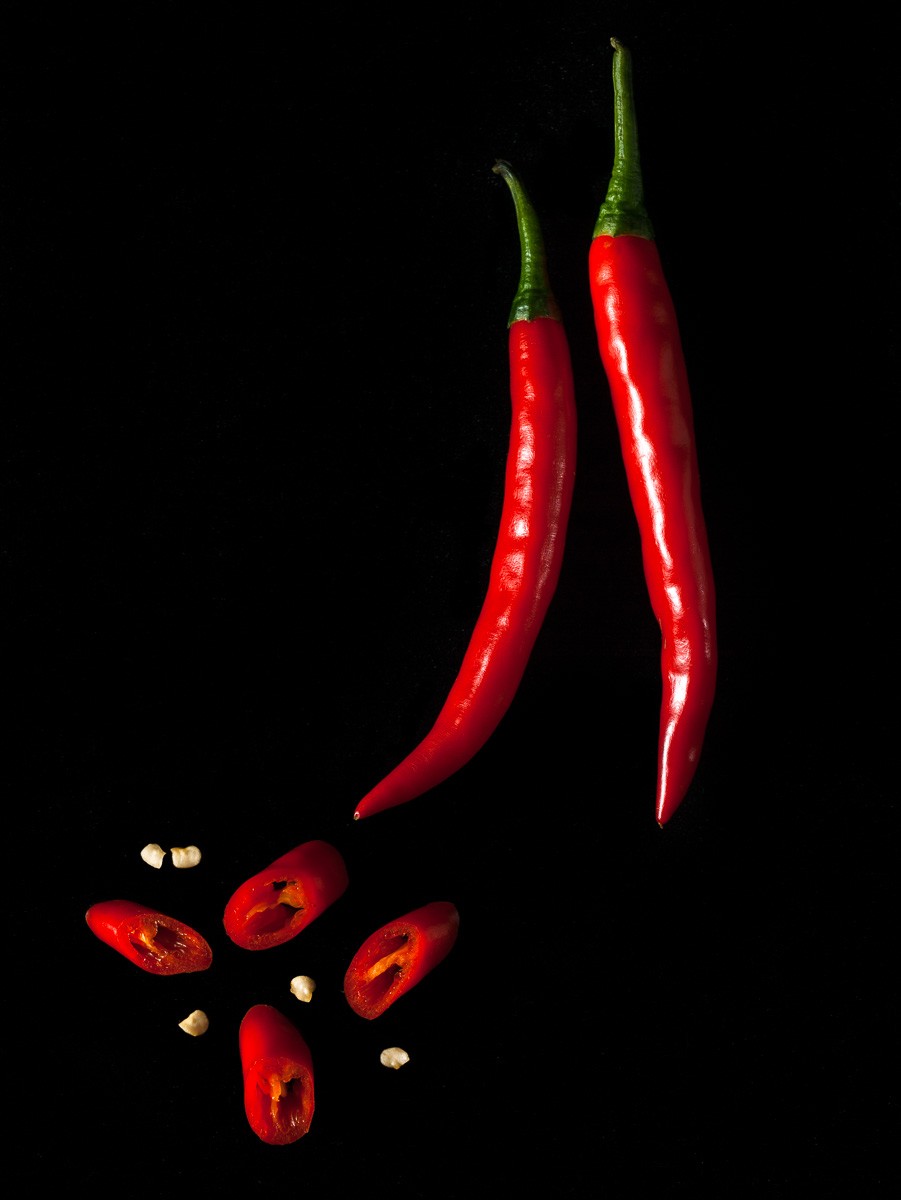 Konfiguration benutzen (Pfefferschote, Peperoni, Küche, Kochen, Gemüse, Wunschgröße, Fotokunst, Esszimmer,  schwarz/rot)