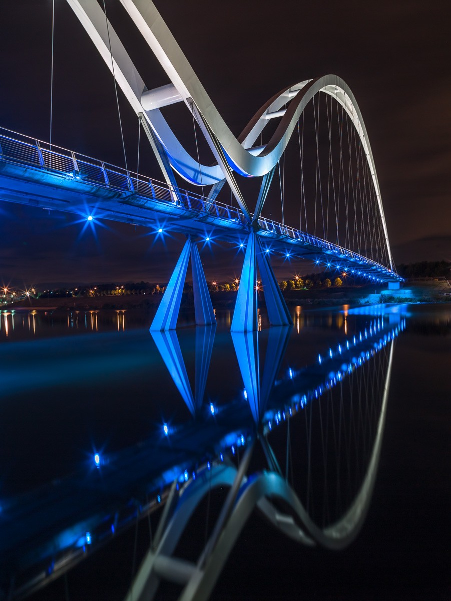 Konfiguration benutzen (Brücke, Konstruktion, modern, England, Fluss, Tees, Millenium Brücke, Nachtszene, Spiegelungen, Fotokunst, Wunschgröße,  Wohnzimmer,)