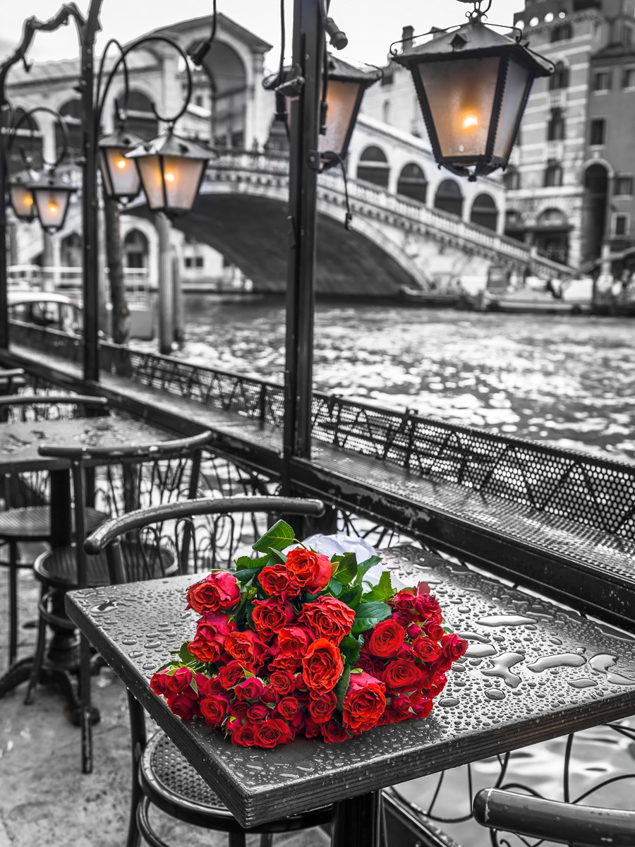 Konfiguration benutzen (Venedig, Städte, Italien, Rialto Brücke, Wahrzeichen, Canal Grande, Rosenstrauß, Colorspot, Photokunst, Wunschgröße, Wohnzimmer, schwarz/weiß/rot)