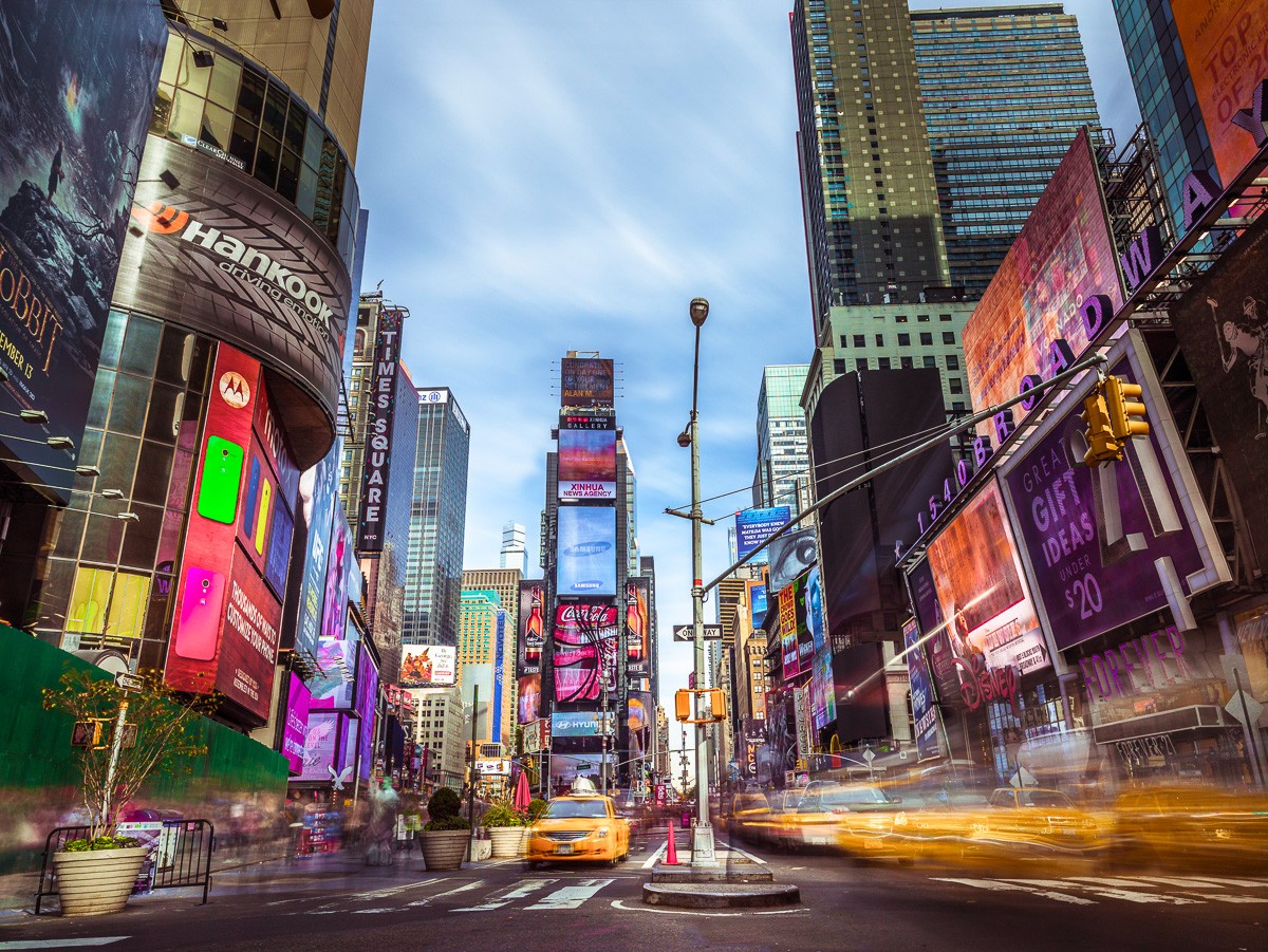 Konfiguration benutzen (Hochhäuser, Platz, Architektur, Großstädte, Metropole, New York, Taxi, gelbe Taxi, Lichtspuren,  Wunschgröße, Fotokunst,  Wohnzimmer, Treppenhaus, bunt)