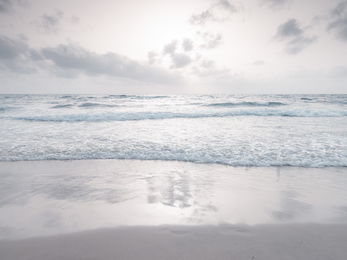 Konfiguration benutzen (Strand, Sand, Meer, ruhig, Horizont, Wunschgröße, Fotokunst, Wohnzimmer, Badezimmer, Treppenhaus, grau/weiß)