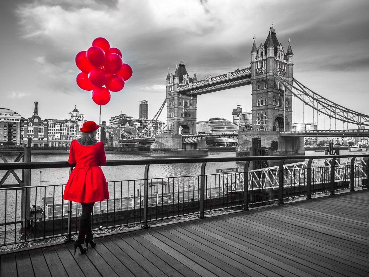 Konfiguration benutzen (Städte, Metropole, London, Architektur, Brücke, Wahrzeichen, Fluss, Themse,  Frau, roter Mantel, rote Luftballons, Colorspot, Wunschgröße, Fotokunst, Wohnzimmer, Treppenhaus, schwarz/weiß/rot)