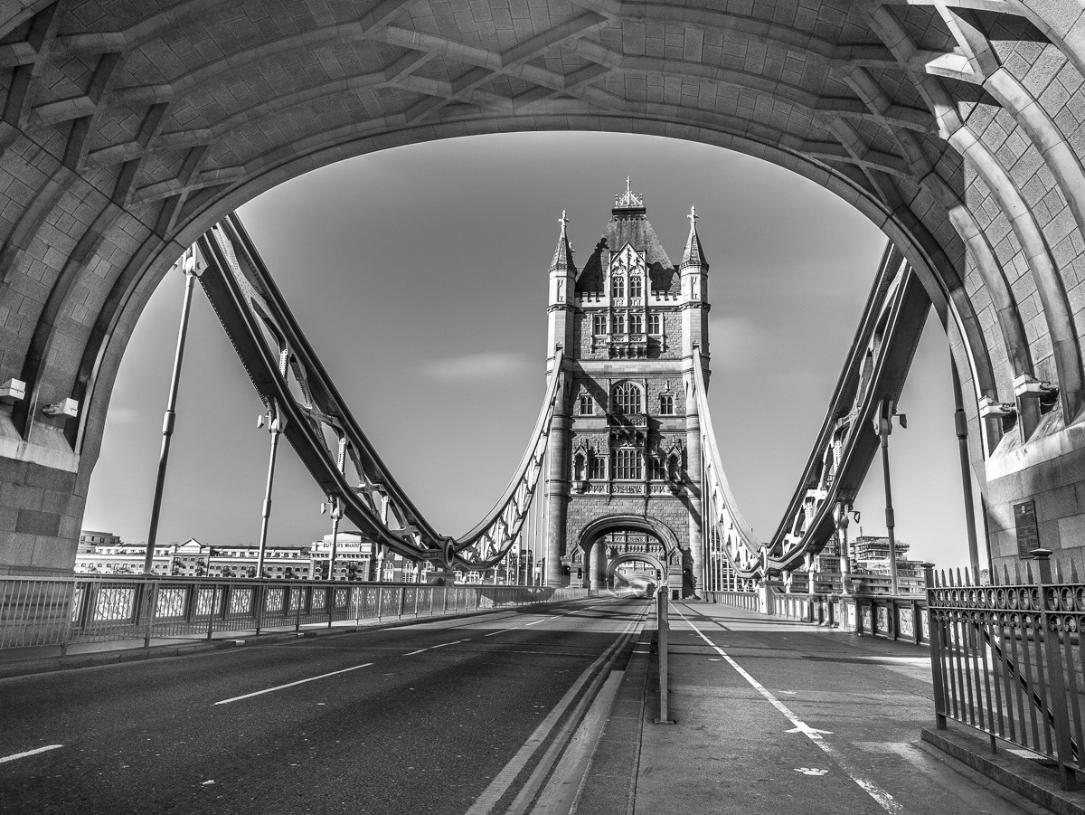 Konfiguration benutzen (Städte, Metropole, London, Architektur, Brücke, Perspektive, Brückenturm, Wunschgröße, Fotokunst, Wohnzimmer, Treppenhaus, schwarz/weiß)