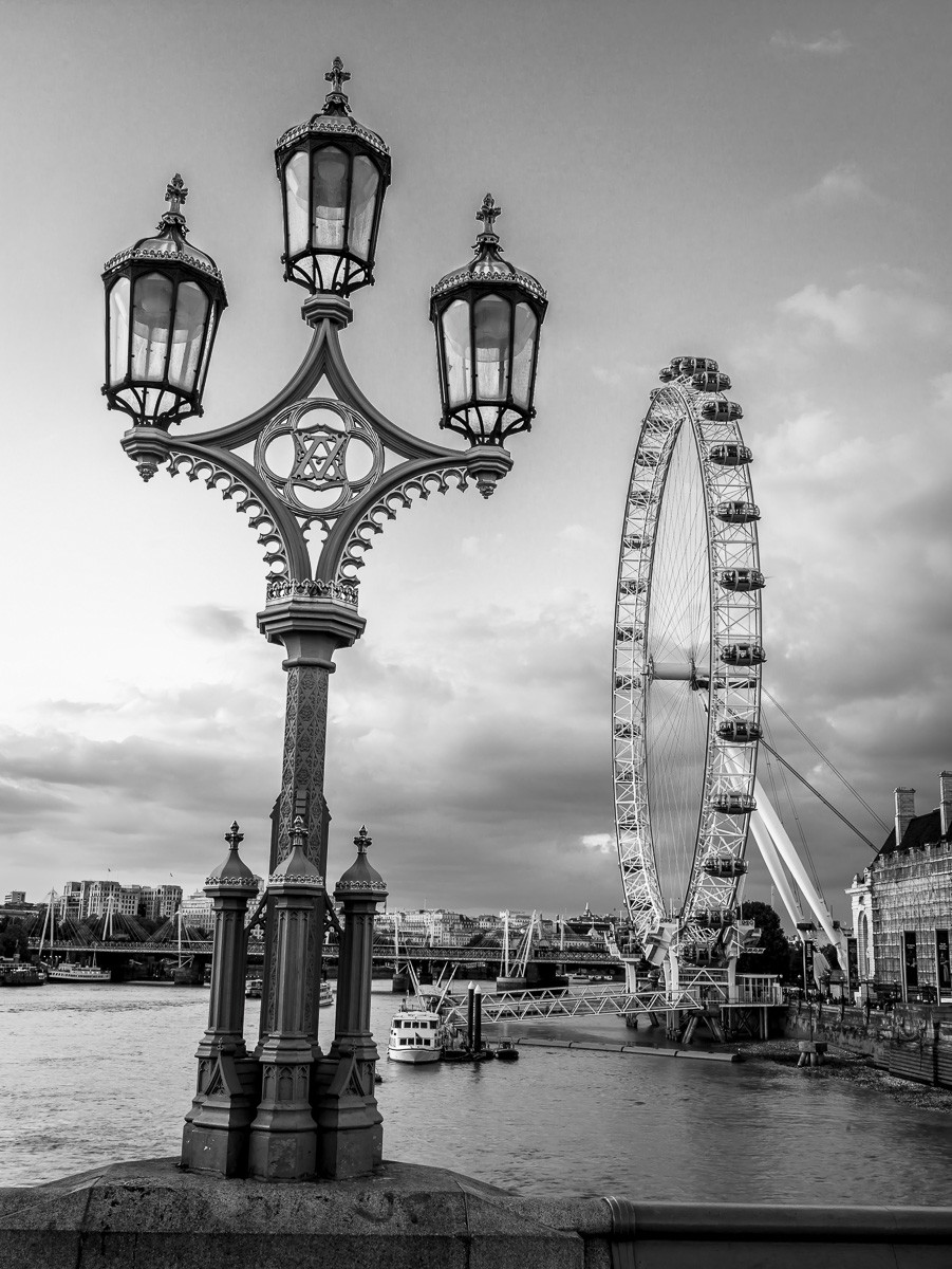 Konfiguration benutzen (Städte, Metropole, London, Fluss, Themse, Riesenrad, Wahrzeichen, Laterne, Wunschgröße, Fotokunst, Wohnzimmer, Treppenhaus, schwarz/weiß)