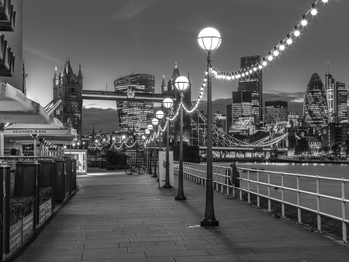 Konfiguration benutzen (Städte, Metropole, London, Architektur, Abendszene, Laternen, Brücke, Wunschgröße, Fotokunst, Wohnzimmer, Treppenhaus, schwarz/weiß)