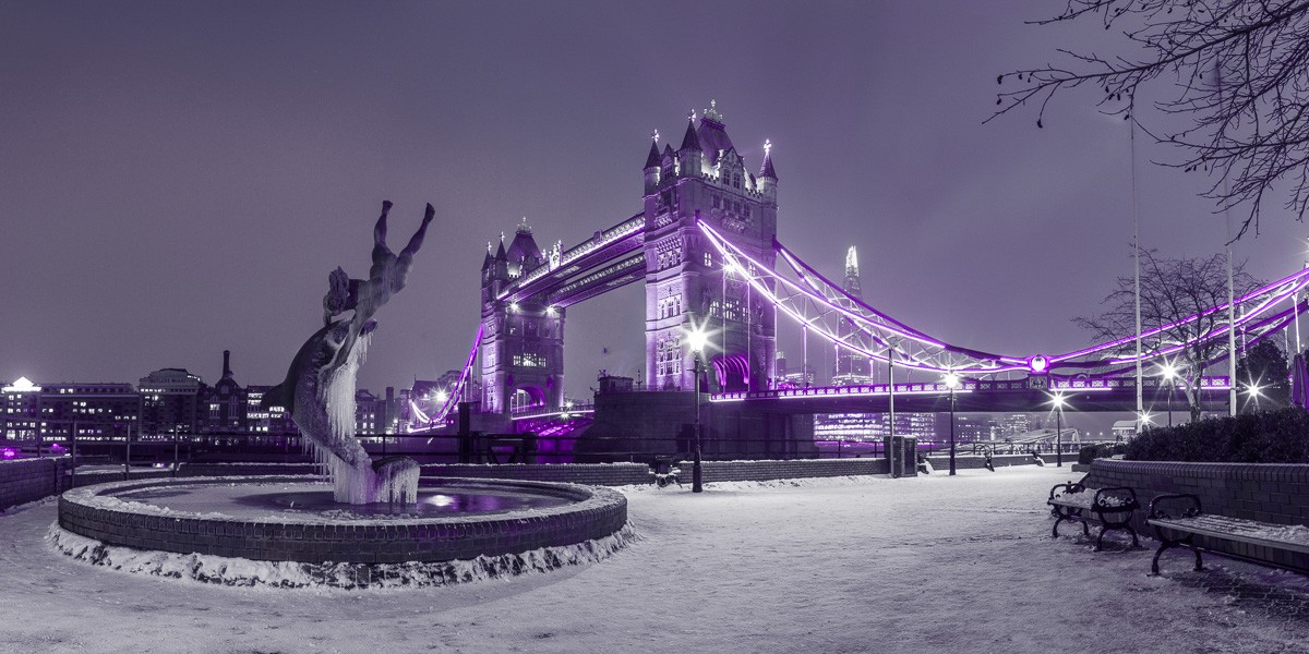 Konfiguration benutzen (Stadt, Metropole, London, Towerbridge, Nachtszene, Beleuchtung,Delphinbrunnen, Platz, Winter, Schnee, Beleuchtung, Wahrzeichen, Wunschgröße, Fotokunst,  Wohnzimmer, Treppenhaus, bunt)