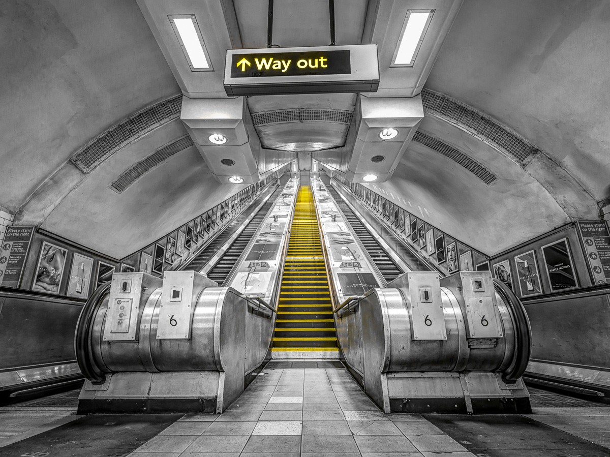 Konfiguration benutzen (Architektur, U-Bahn, London, Rolltreppe, Untergrund, Station, Wunschgröße, Fotokunst, Wohnzimmer, Treppenhaus, Büro, Colorspot, schwarz/weiß, gelb)