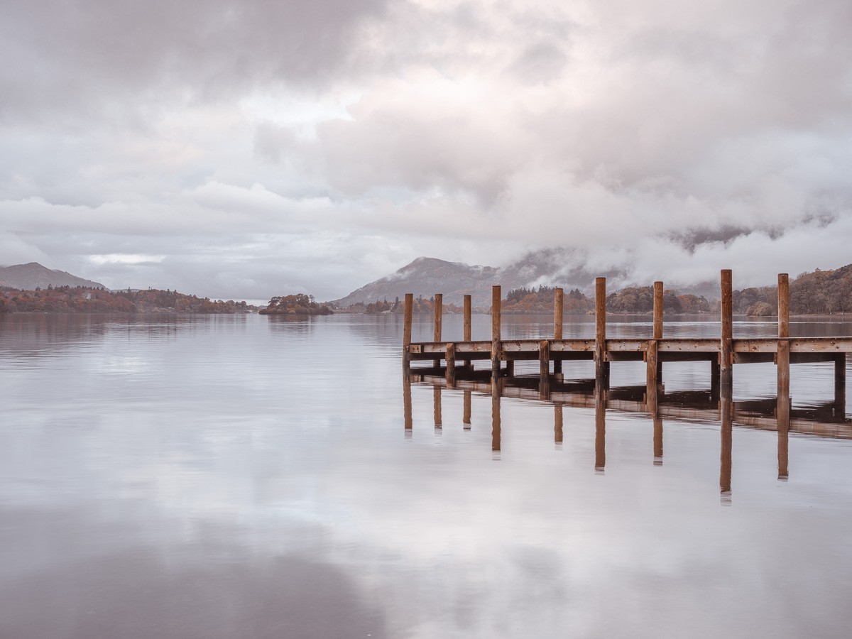 Konfiguration benutzen (Landschaft, See, Berge, Hügel, England, Stille, Steg, Pier, Dunst, Nebel, Wunschgröße, Fotokunst, Wohnzimmer, Treppenhaus, bunt)
