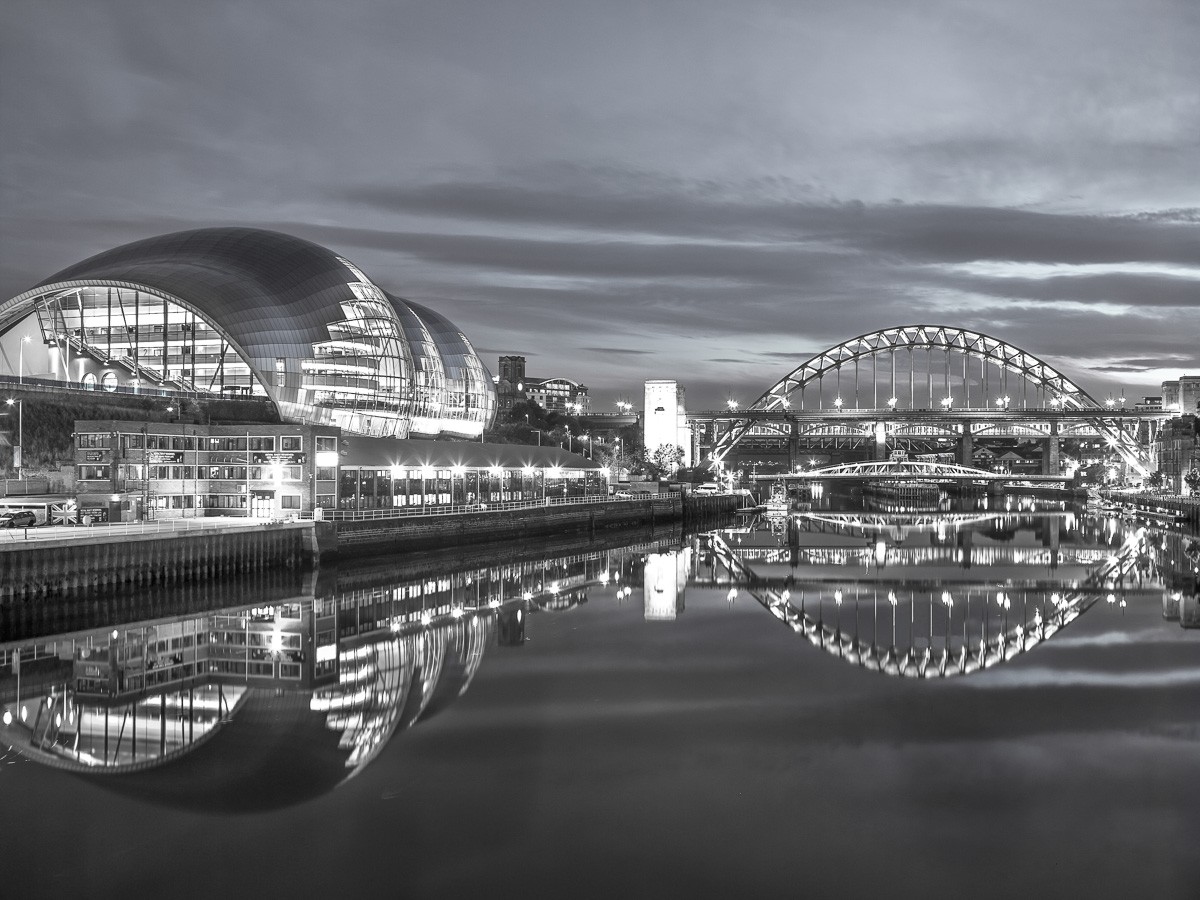 Konfiguration benutzen (Architektur, Brücke, modern, Beleuchtung, Spiegelungen, Fluss, England, Fotografie, Fotokunst, Wunschgröße, Wohnzimmer, Treppenhaus, schwarz/weiß)