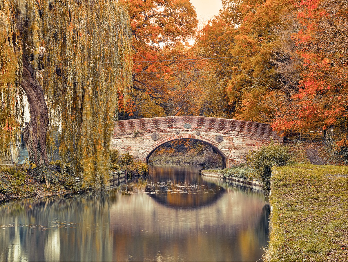 Konfiguration benutzen (Park, Bäume, Kanal, historische Brücke, Spiegelungen, Herbst, Jahreszeit, Wunschgröße, Fotokunst, Wohnzimmer, Treppenhaus,  bunt)