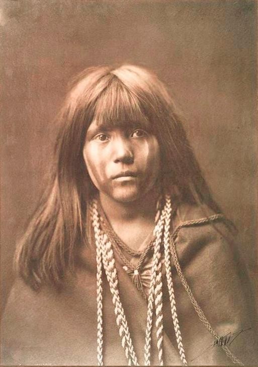 Edward S. Curtis, Unbekannt (Indianer, Mädchen, Portrait, Menschen, Völkerkunde, Indianerstämme Mohave, Fotografie, Wunschgröße, Wohnzimmer, braun/weiß)