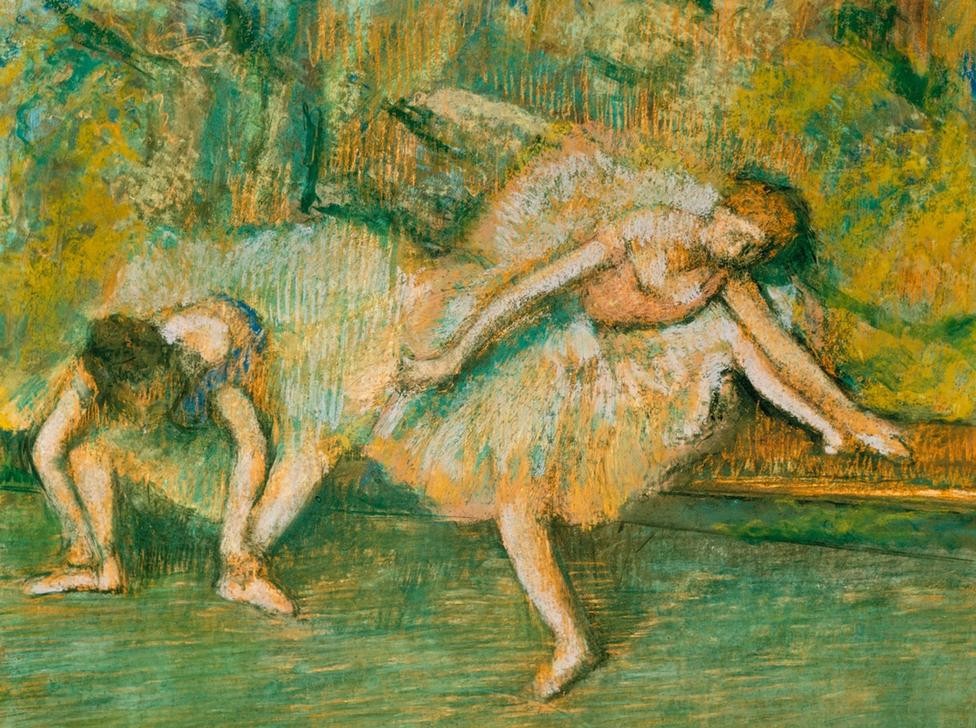 Edgar Degas, Zwei Tänzerinnen auf einer Bank (Ballett,Gymnastik,Musik,Tänzerin,Tanz,Theater,Impressionismus,Französische Kunst,Ballerina,Jahrhundertwende,Hinter Den Kulissen,Streckübung)