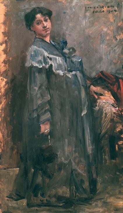 Lovis Corinth, Im Seidenmantel (Damenmode,Deutsche Kunst,Frau,Künstlerin,Malerin,Schwangerschaft,Impressionismus,Portrait,Hausmantel,Künstlerfrau,Ganzfigurig,Person)