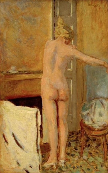 Pierre Bonnard, Nu debout vu de dos (Frau,Kunst,Impressionismus,Akt,Interieur,Rückenakt,Rückenfigur,Französische Kunst,Nabis,Ganzfigurig,Kamin)