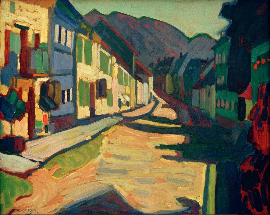 Wassily Kandinsky, Murnau – Obermarkt mit Gebirge (Dorfstrasse,Dorf,Gebirge,Haus,Kunst,Markt,Strasse (Allgemein),Wohnhaus (Allgemein),Kleinstadt,Expressionismus,Der Blaue Reiter,Russische Kunst,Architekturdarstellung,Berg,Häuserzeile,Privatsammlung)