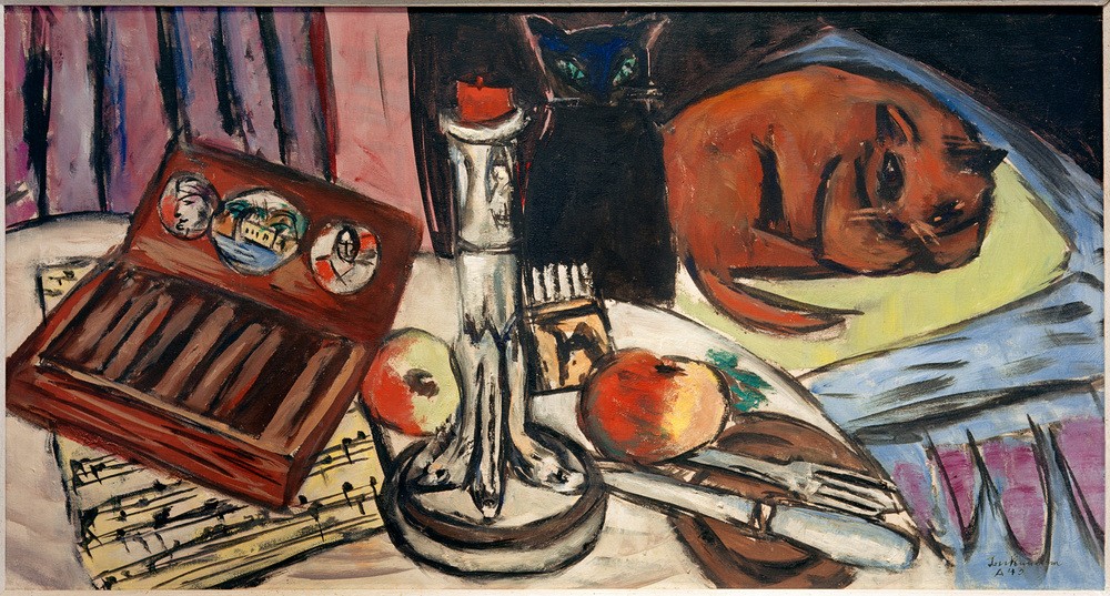 Max Beckmann, Stilleben mit silbernem Leuchter (Stilleben mit Katzen) (Stilleben, Expressionismus, Klassische Moderne, Malerei, Wohnzimmer, Esszimmer, Treppenhaus, Wunschgröße, bunt)