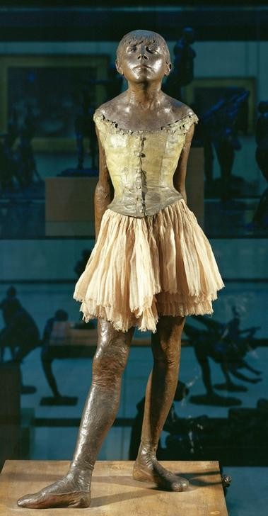 Edgar Degas, Petite danseuse de quatorze ans ou Grande danseuse habillée (Ballett,Jugend (Lebensalter),Mädchen,Mieder,Musik,Tänzer,Tänzerin,Tanz,Impressionismus,Bronze,Französische Kunst,Teenager,Schülerin,Polychromie,Ballerina,Attitüde,Ganzfigurig,Tüll,Tutu (Ballett))