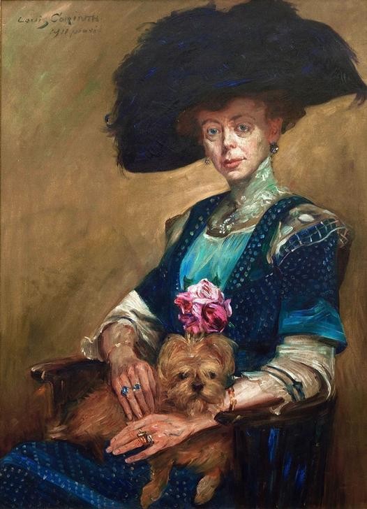 Lovis Corinth, Porträt Frau Luther (Damenhut,Damenmode,Deutsche Kunst,Frau,Kopfbedeckung,Mensch,Hut,Hund,Portrait,Bürgertum,Schosshund,Frau Und Tier)