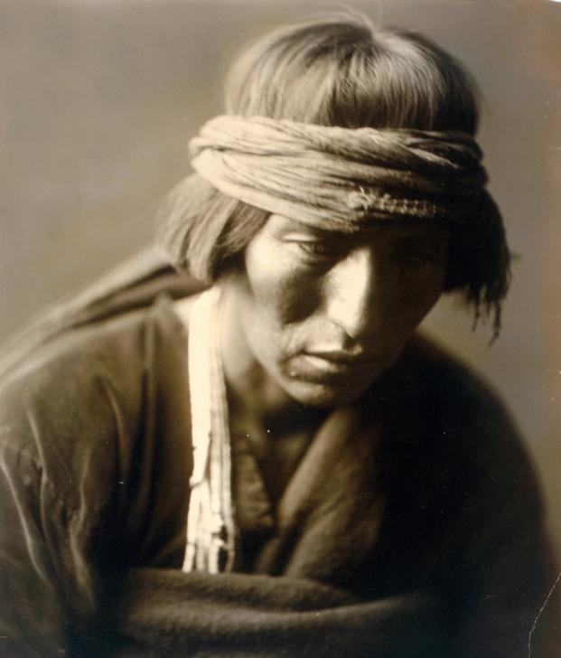 Edward S. Curtis, Unbekannt (FEDER, KOPFSCHMUCK, MEDIZINMANN)