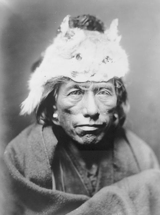 Edward S. Curtis, Unbekannt (Navacho, Indianer, Pelz, Tiermaske, Portrait, Menschen,   Fotografie, Wunschgröße, Wohnzimmer, schwarz/weiß)